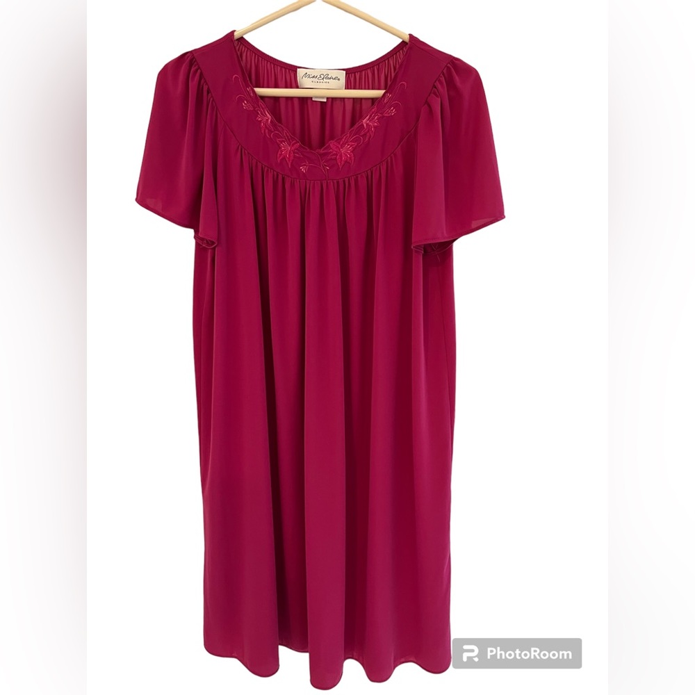 Miss Elaine Women’s Short Sleeve Sleepwear Short Gown Burgundy Size M